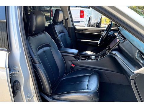 Used 2022 Jeep Grand Cherokee Limited RWD image 7