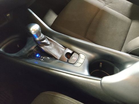 Used 2018 Toyota C-HR XLE image 26