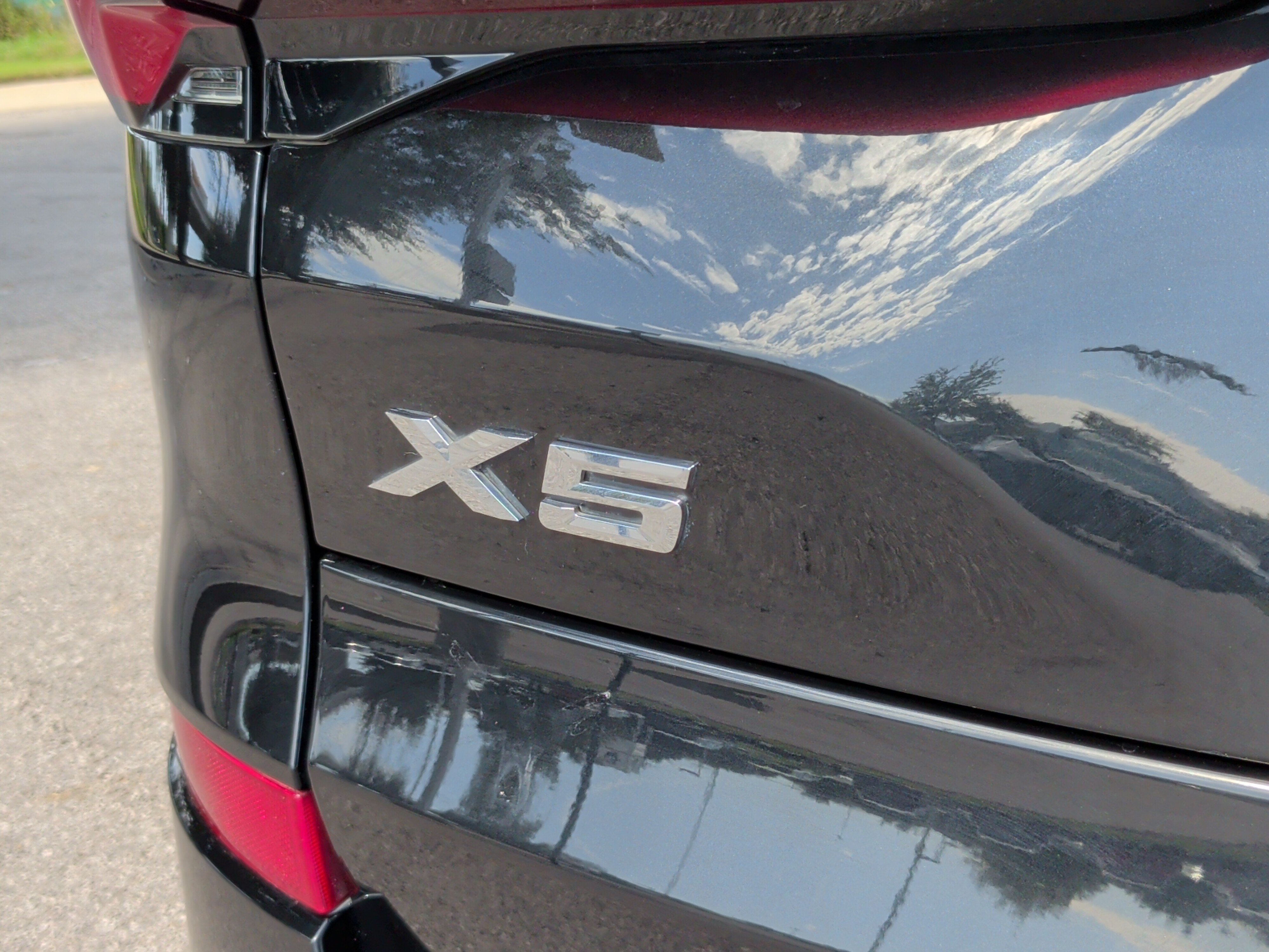 Used 2024 BMW X5 xDrive40i w/ M Sport Package AWD/4WD image 12