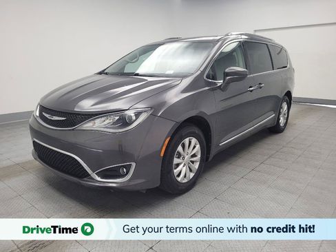 Used 2018 Chrysler Pacifica Touring-L FWD image 1