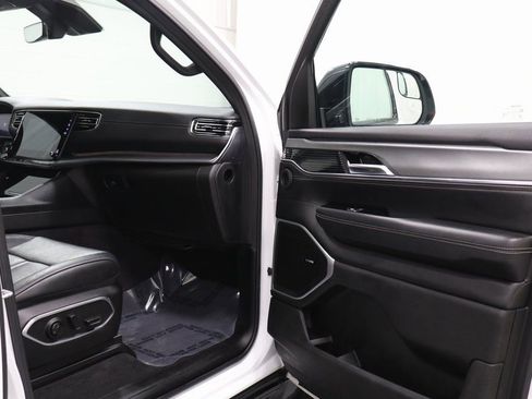 Used 2023 Jeep Wagoneer Series II image 15