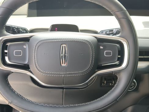New 2026 Lincoln Navigator Premiere AWD/4WD image 12