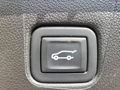 Used 2024 Chevrolet Blazer RS w/ Enhanced Convenience Package FWD image 10