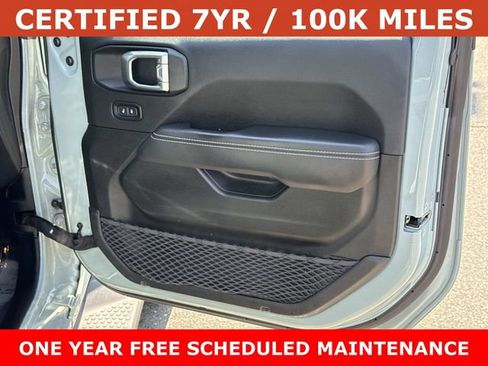 Used 2023 Jeep Wrangler Unlimited Sahara AWD/4WD image 8
