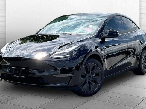 Used 2024 Tesla Model Y Long Range AWD/4WD image 9
