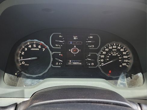 Used 2019 Toyota Tundra SR5 w/ SR5 Upgrade Package AWD/4WD image 18