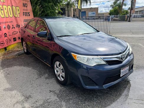 Used 2014 Toyota Camry LE image 3