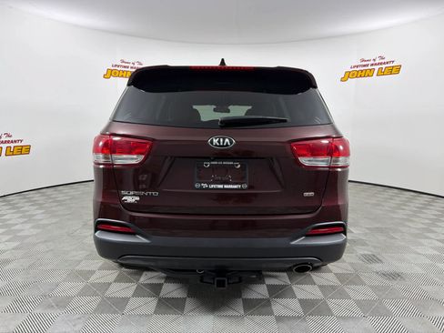 Used 2018 Kia Sorento FWD image 4