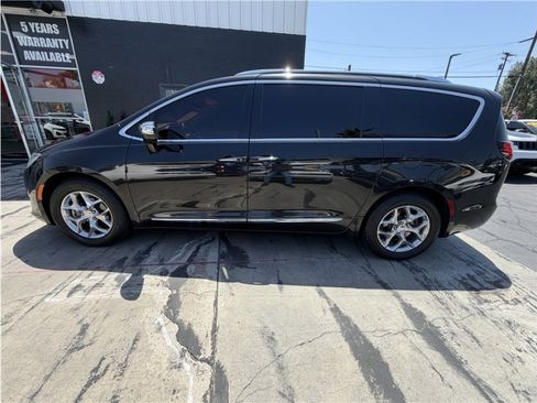 Used 2018 Chrysler Pacifica Limited FWD image 4