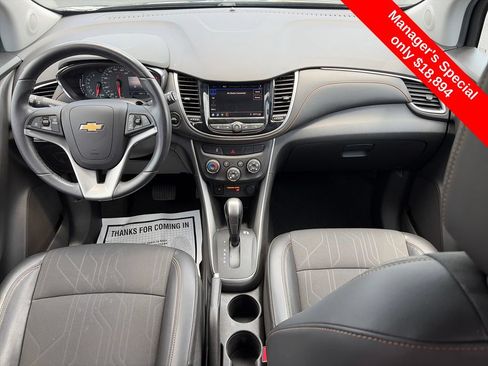 Used 2022 Chevrolet Trax LT w/ Midnight Edition AWD/4WD image 10
