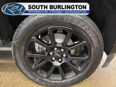 Used 2022 GMC Canyon Denali w/ Denali Black Edition Package AWD/4WD image 9