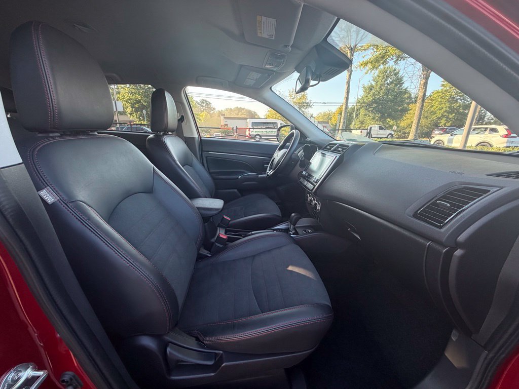 Used 2025 Mitsubishi Outlander Sport SE AWD/4WD image 32