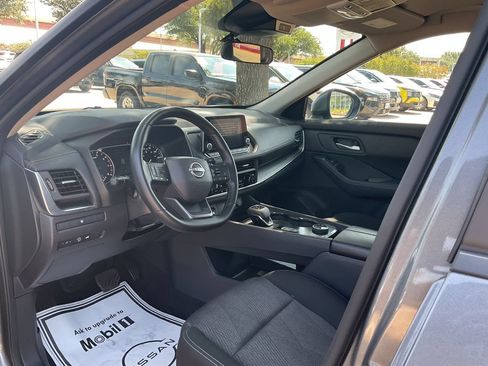Used 2025 Nissan Rogue SV AWD/4WD image 8