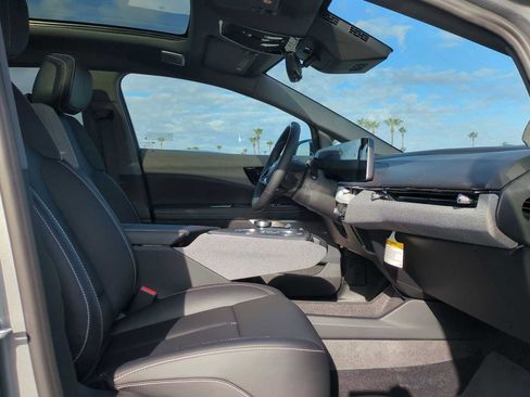 New 2025 Cadillac Optiq Luxury 1 image 27