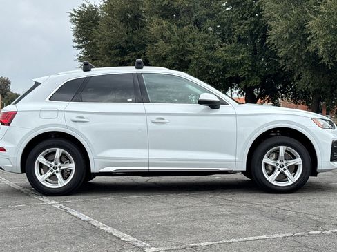Used 2023 Audi Q5 2.0T Premium w/ Convenience Package image 3