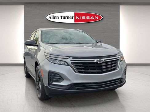 Used 2023 Chevrolet Equinox LS w/ LS Convenience Package image 2