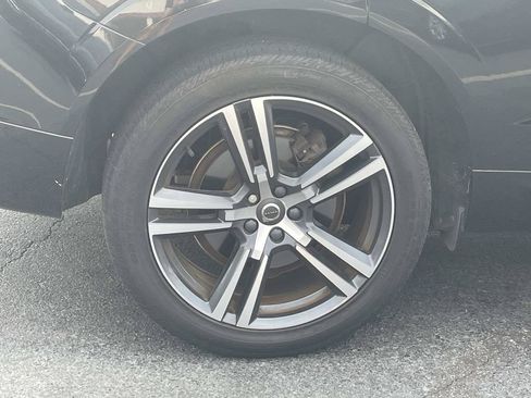 Used 2019 Volvo XC60 T6 Momentum w/ Premium Package AWD/4WD image 9