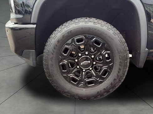 Used 2022 Chevrolet Silverado 2500 LTZ w/ LTZ Plus Package AWD/4WD image 13
