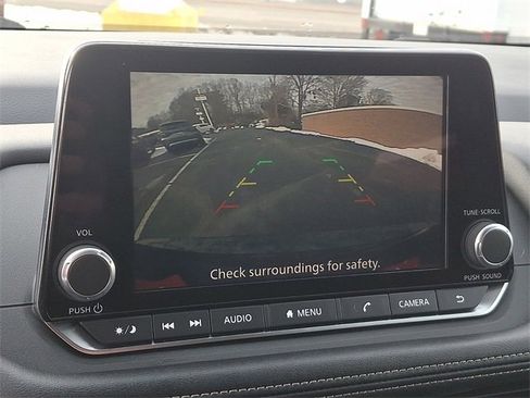 Used 2024 Nissan Rogue SV image 18