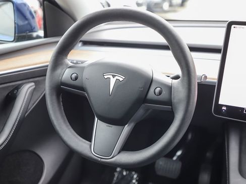 Used 2023 Tesla Model Y Long Range AWD/4WD image 14