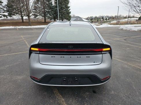 Used 2024 Toyota Prius LE image 5