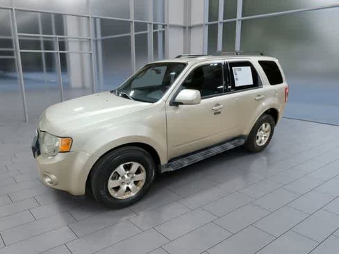 Used 2010 Ford Escape Limited image 4