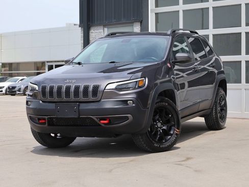 Used 2020 Jeep Cherokee Trailhawk w/ Cold Weather Group AWD/4WD image 3