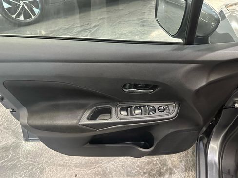 Used 2021 Nissan Versa SV FWD image 9