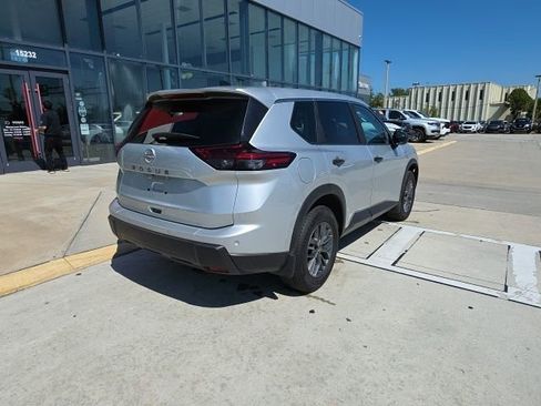 Used 2025 Nissan Rogue S image 4