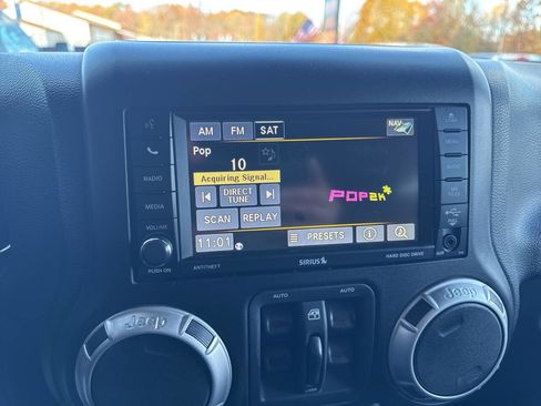 Used 2013 Jeep Wrangler Unlimited Sahara image 28