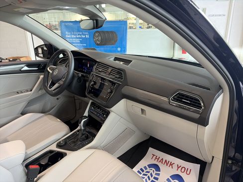 Used 2024 Volkswagen Tiguan SE AWD/4WD image 34