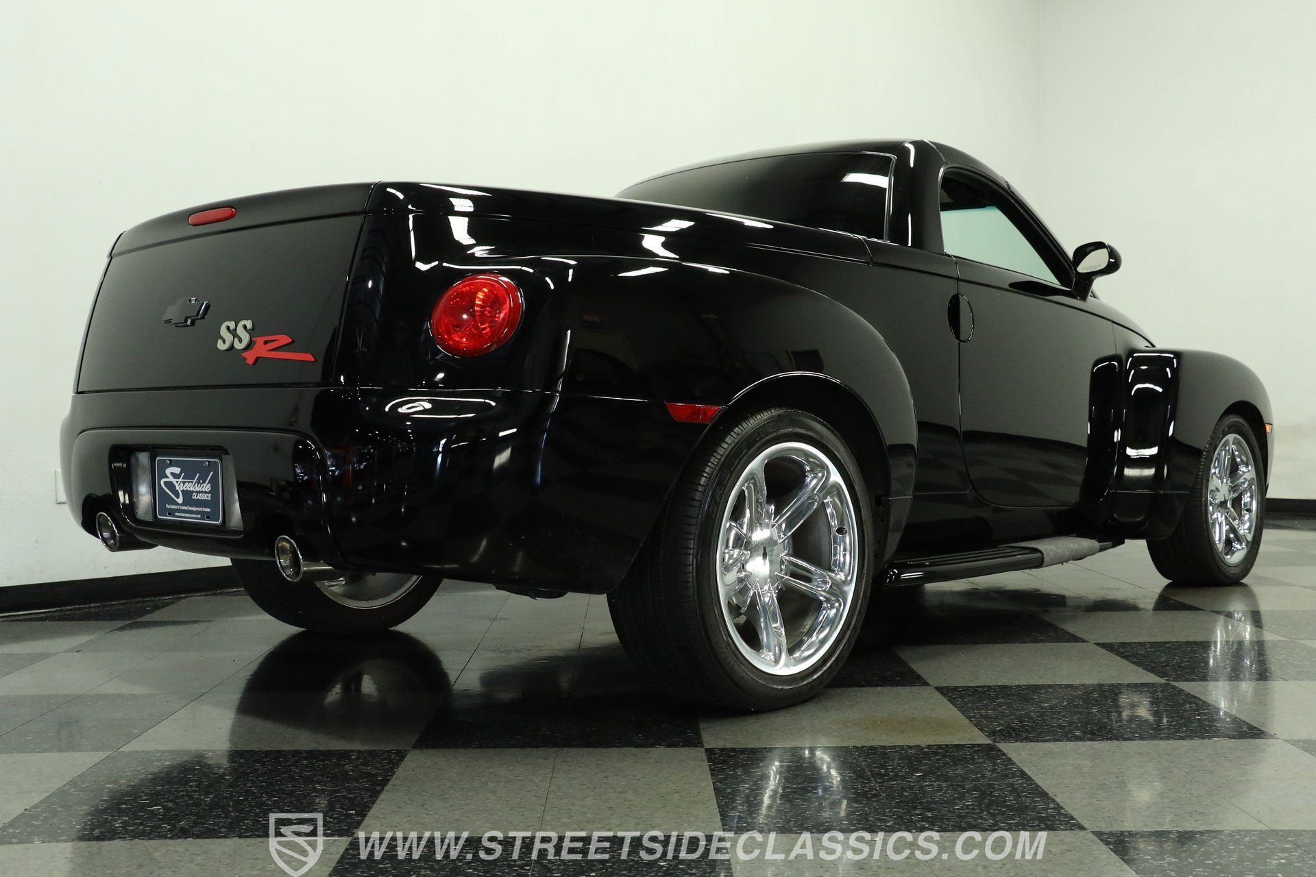 Used 2004 Chevrolet SSR w/ Preferred Equipment Group RWD image 26