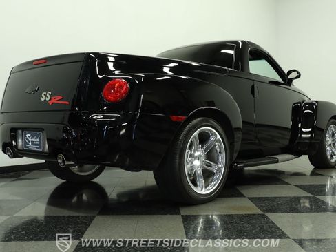 Used 2004 Chevrolet SSR w/ Preferred Equipment Group RWD image 26