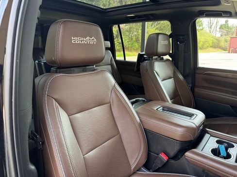 Used 2022 Chevrolet Suburban High Country image 10