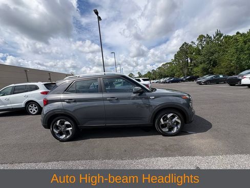 Used 2022 Hyundai Venue Limited FWD image 6