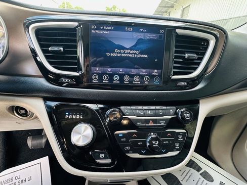 Used 2019 Chrysler Pacifica Touring-L w/ Advanced Safetytec Group FWD image 15