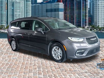 Used 2022 Chrysler Pacifica Touring-L