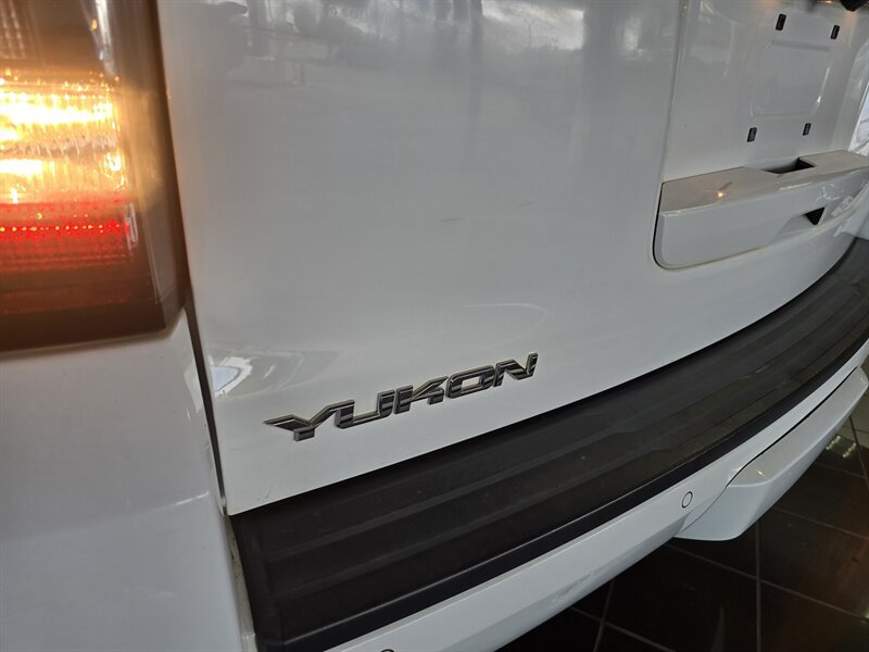 Used 2017 GMC Yukon SLT w/ Premium Edition AWD/4WD image 44