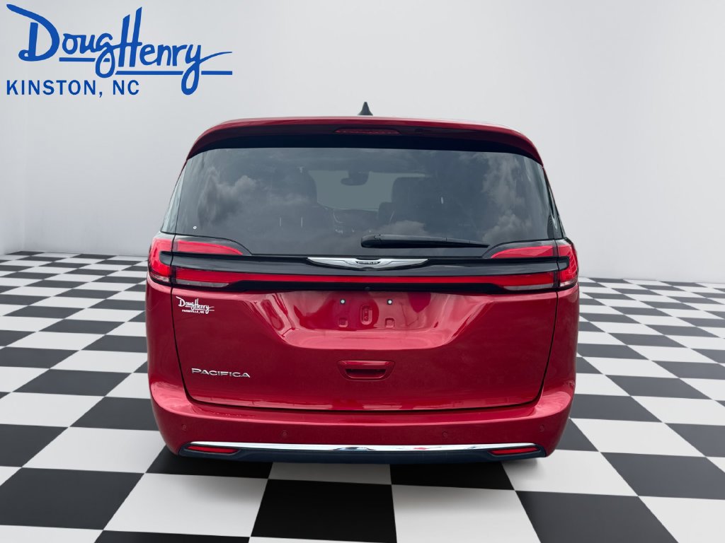 Used 2025 Chrysler Pacifica Select FWD image 4