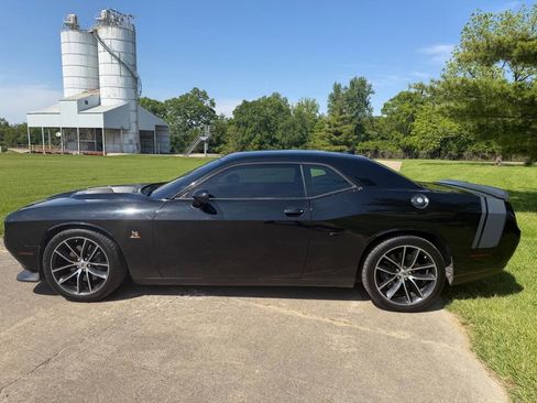 Used 2018 Dodge Challenger R/T Scat Pack w/ Leather Interior Group RWD image 8