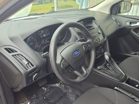 Used 2017 Ford Focus SE image 9