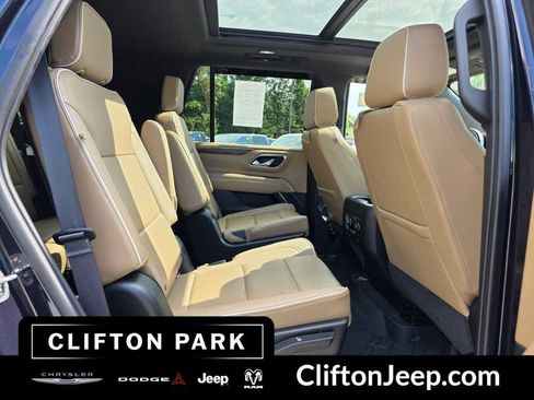 Used 2021 Chevrolet Tahoe Premier w/ Premium Package AWD/4WD image 19