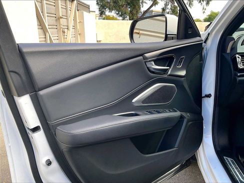 Used 2025 Acura RDX SH-AWD image 25