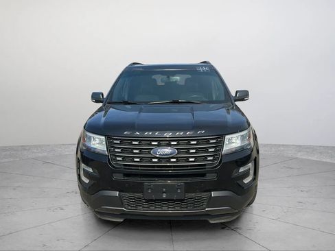 Used 2017 Ford Explorer XLT w/ Equipment Group 202A FWD image 10