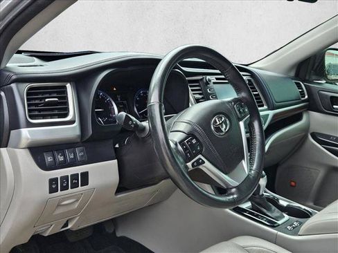 Used 2015 Toyota Highlander Limited Platinum AWD/4WD image 9