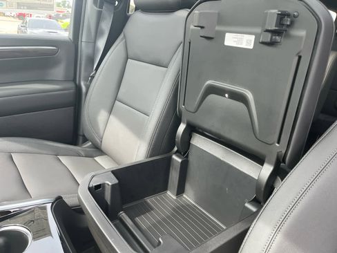 New 2026 Chevrolet Suburban Z71 image 21