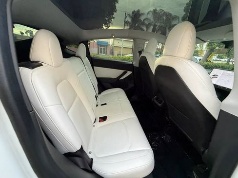 Used 2021 Tesla Model Y Long Range image 18