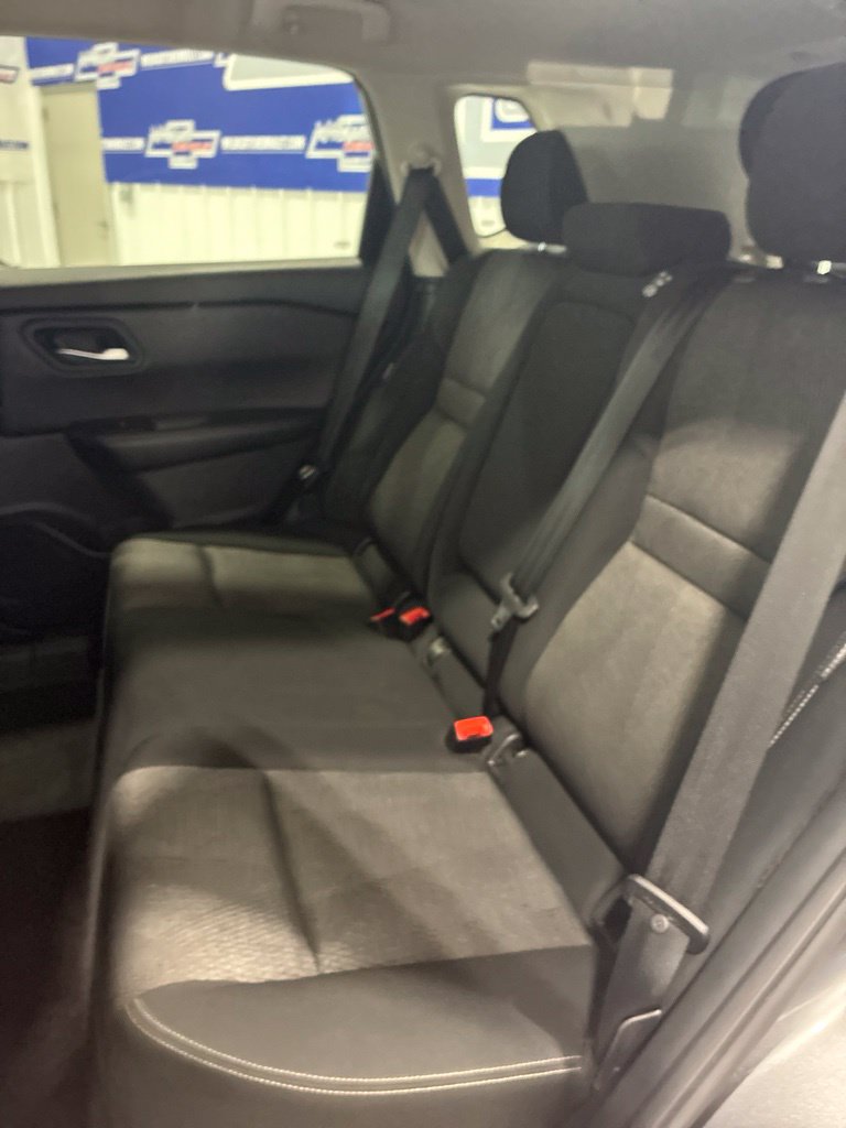 Used 2024 Nissan Rogue SV FWD image 31