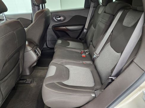 Used 2014 Jeep Cherokee Latitude FWD image 9