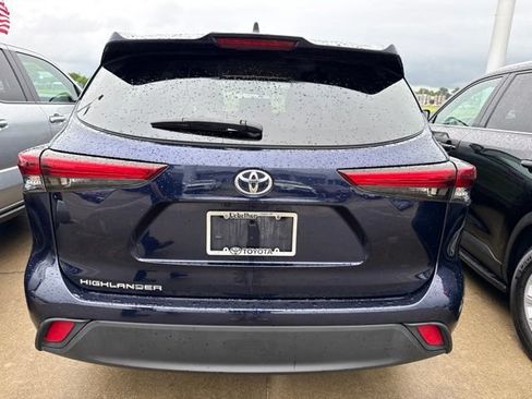 Used 2023 Toyota Highlander L FWD image 5
